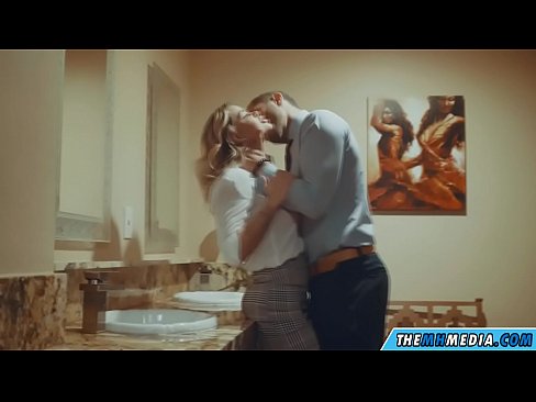 ❤️ Kana blonde ine busty inokukwezvera muchimbuzi cheveruzhinji ❤️❌  ❌️